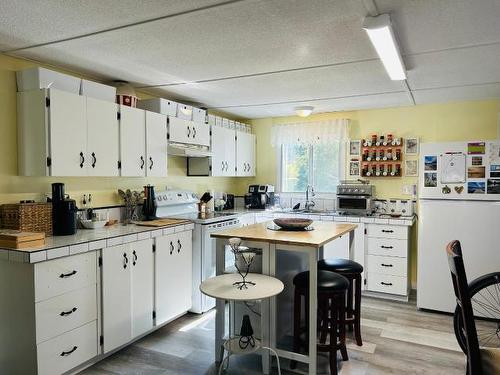 418 Webber Road, Clearwater, BC - Indoor Photo Showing Kitchen