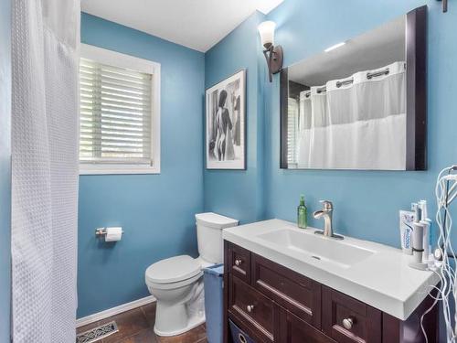 782 Sherwood Drive, Kamloops, BC - Indoor Photo Showing Bathroom