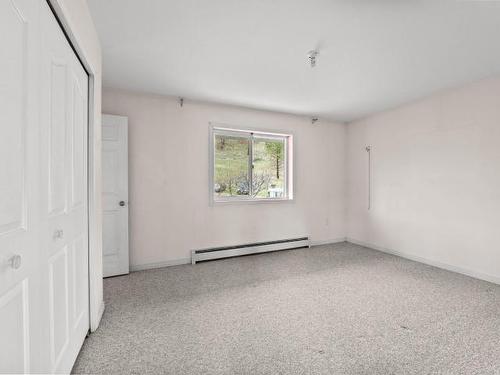 4085 Paxton Valley Rd, Kamloops, BC - Indoor Photo Showing Other Room