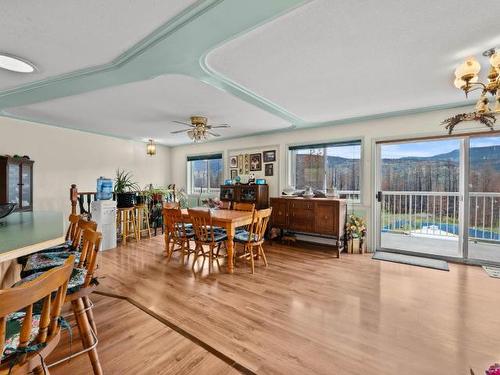 4085 Paxton Valley Rd, Kamloops, BC - Indoor Photo Showing Dining Room