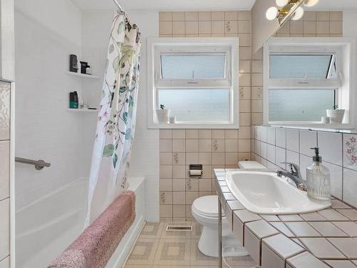 1274 Pleasant Street, Kamloops, BC - Indoor Photo Showing Bathroom