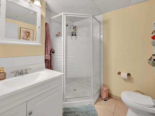 1274 Pleasant Street, Kamloops, BC - Indoor Photo Showing Bathroom