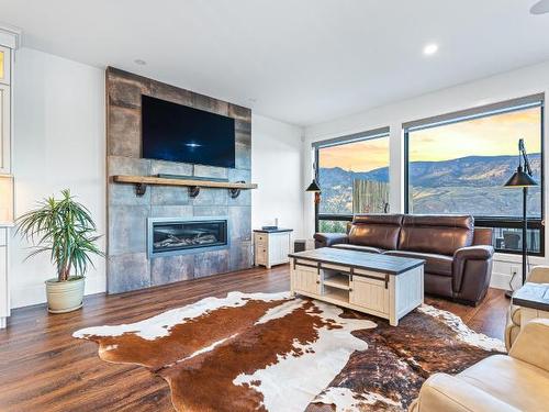 336 Rue Cheval Noir, Kamloops, BC - Indoor Photo Showing Living Room With Fireplace