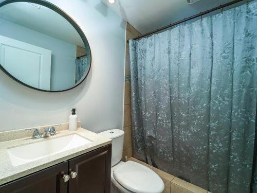1515 Robinson Cres, Kamloops, BC - Indoor Photo Showing Bathroom