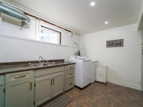 1515 Robinson Cres, Kamloops, BC - Indoor Photo Showing Laundry Room