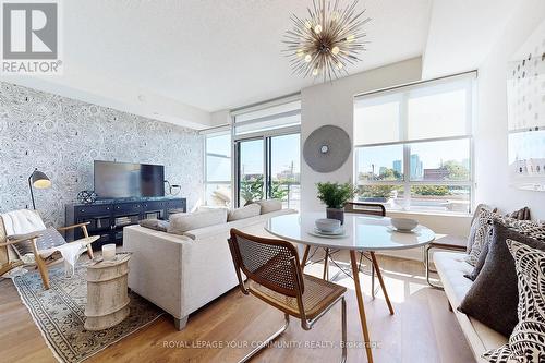 #338 -7608 Yonge St E, Vaughan, ON - Indoor Photo Showing Living Room