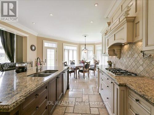 15 Lake Woods Drive, Whitchurch-Stouffville, ON - Indoor Photo Showing Kitchen With Double Sink With Upgraded Kitchen