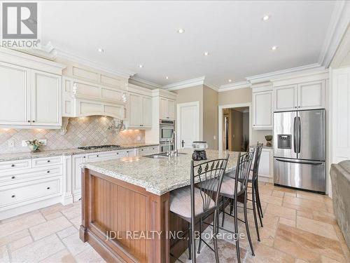 15 Lake Woods Drive, Whitchurch-Stouffville, ON - Indoor Photo Showing Kitchen With Upgraded Kitchen