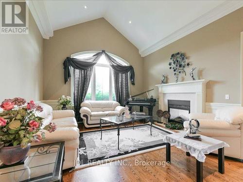15 Lake Woods Drive, Whitchurch-Stouffville, ON - Indoor Photo Showing Living Room With Fireplace