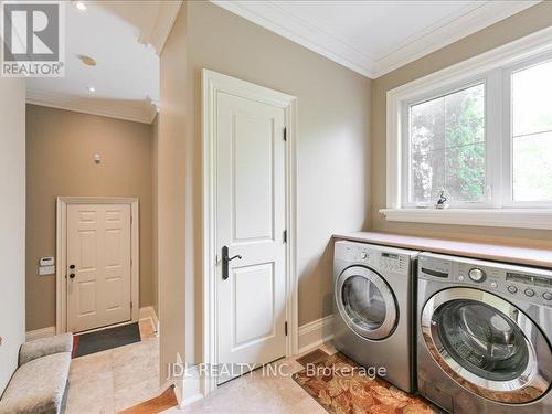 15 Lake Woods Drive, Whitchurch-Stouffville, ON - Indoor Photo Showing Laundry Room