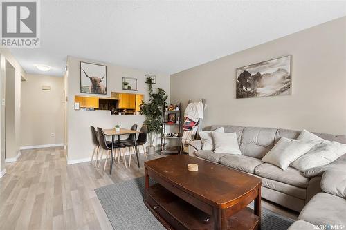 8 103 Powe Street, Saskatoon, SK - Indoor Photo Showing Living Room