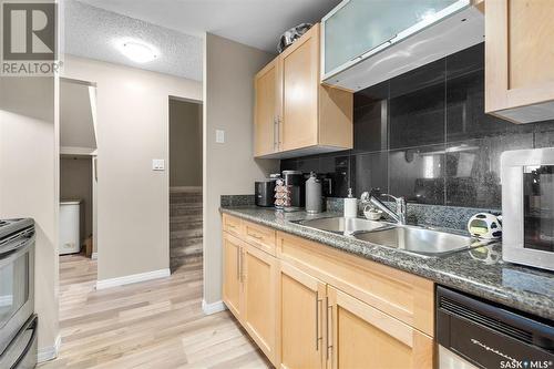8 103 Powe Street, Saskatoon, SK - Indoor Photo Showing Kitchen With Double Sink