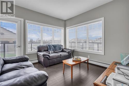 202 702 Hart Road, Saskatoon, SK - Indoor Photo Showing Living Room