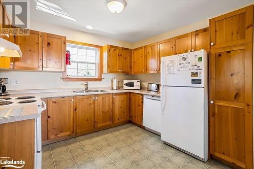 1033 Carnegie Lane Unit# D, Haliburton, ON - Indoor Photo Showing Kitchen With Double Sink