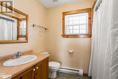 1033 Carnegie Lane Unit# D, Haliburton, ON - Indoor Photo Showing Bathroom