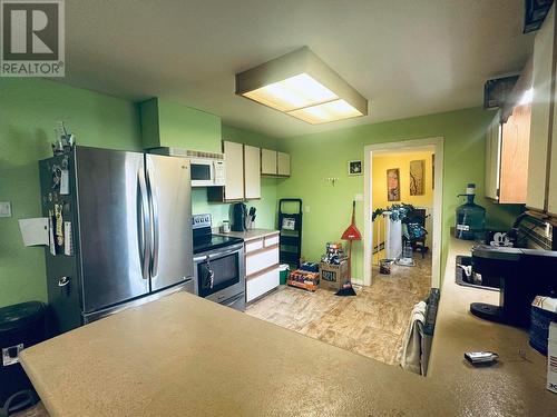 1011 Dog Creek Road, Williams Lake, BC - Indoor Photo Showing Kitchen