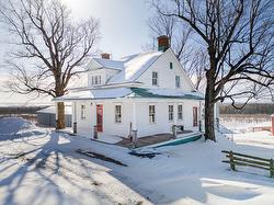 1066 Ch. de la Montagne  Mont-Saint-Hilaire, QC J3G 4S6