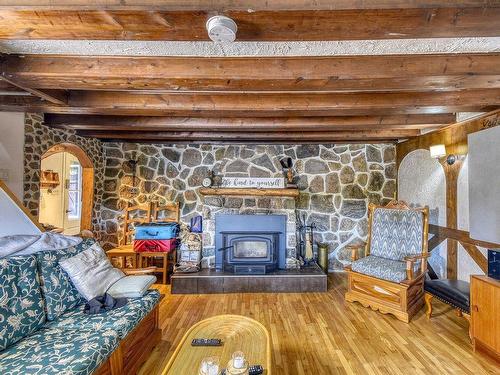 Salon - 488 Ch. Du Lac-Équerre, Lac-Supérieur, QC - Indoor Photo Showing Living Room With Fireplace