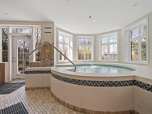 Hot tub - 416-140 Ch. Au Pied-De-La-Montagne, Mont-Tremblant, QC - Indoor Photo Showing Other Room With In Ground Pool