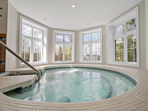 Hot tub - 416-140 Ch. Au Pied-De-La-Montagne, Mont-Tremblant, QC - Indoor Photo Showing Other Room With In Ground Pool