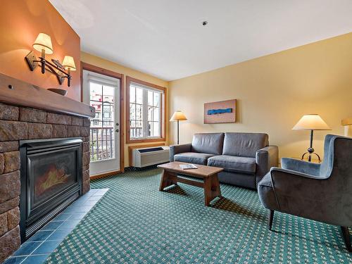 Salon - 416-140 Ch. Au Pied-De-La-Montagne, Mont-Tremblant, QC - Indoor Photo Showing Living Room With Fireplace