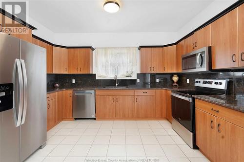 1102 Imperial Crescent, Windsor, ON - Indoor Photo Showing Kitchen