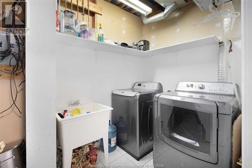 1102 Imperial Crescent, Windsor, ON - Indoor Photo Showing Laundry Room