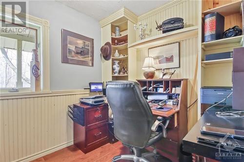 convenient office that could be made into a powder room - 7080 Devereaux Road, Ottawa, ON 