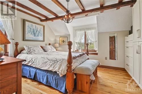 The Primarybedroom with built in cabinets - 7080 Devereaux Road, Ottawa, ON 