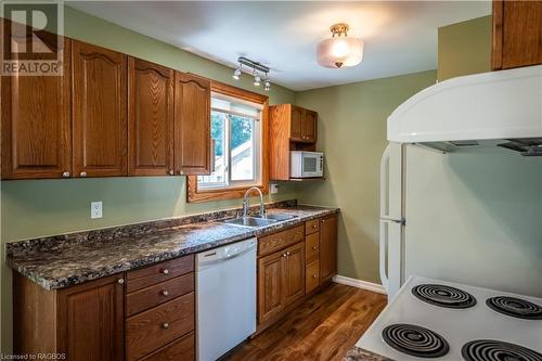 Kitchen - 1338 8Th Avenue W, Owen Sound, ON - Indoor Photo Showing Kitchen With Double Sink