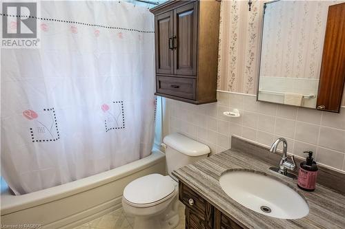 4pc Bathroom - 1338 8Th Avenue W, Owen Sound, ON - Indoor Photo Showing Bathroom