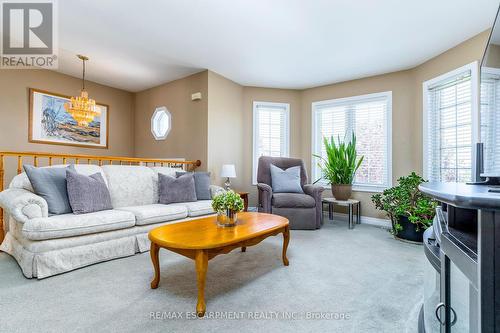 22 Hillcrest Road, Port Colborne, ON - Indoor Photo Showing Living Room