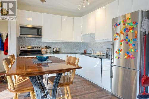 1680 Sinclair  Avenue Unit# E, Windermere, BC - Indoor Photo Showing Kitchen With Upgraded Kitchen