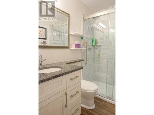 1680 Sinclair  Avenue Unit# E, Windermere, BC - Indoor Photo Showing Bathroom