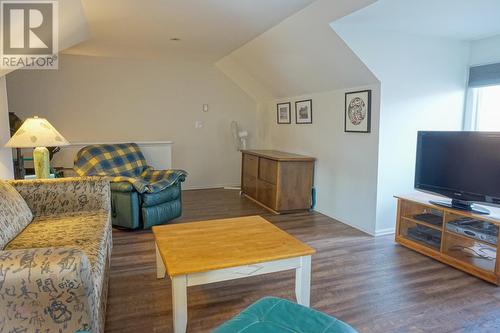 1680 Sinclair  Avenue Unit# E, Windermere, BC - Indoor Photo Showing Living Room