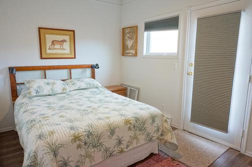 E - 1680 Sinclair Avenue, Windermere, BC - Indoor Photo Showing Bedroom