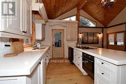 135 Sleepy Hollow Road, Blue Mountains, ON - Indoor Photo Showing Kitchen