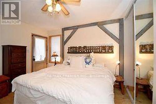 135 Sleepy Hollow Road, Blue Mountains, ON - Indoor Photo Showing Bedroom
