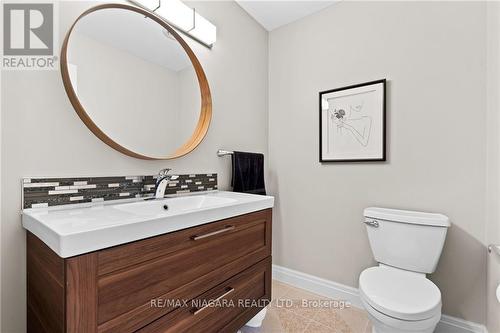 7103 Burbank Crescent, Niagara Falls, ON - Indoor Photo Showing Bathroom