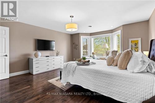7103 Burbank Crescent, Niagara Falls, ON - Indoor Photo Showing Bedroom