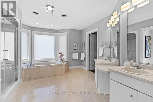 7103 Burbank Crescent, Niagara Falls, ON - Indoor Photo Showing Bathroom