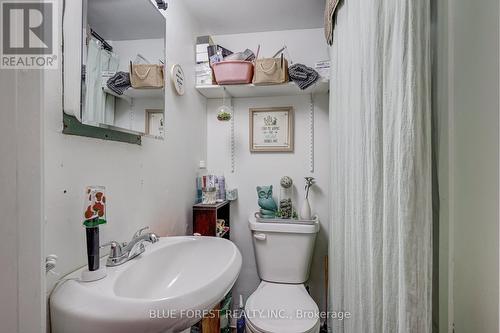 390 Thiel St, London, ON - Indoor Photo Showing Bathroom