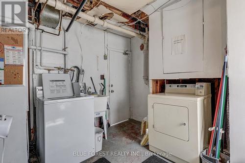 390 Thiel St, London, ON - Indoor Photo Showing Laundry Room