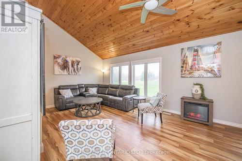 61041 Regional Rd 27, Port Colborne, ON - Indoor Photo Showing Living Room