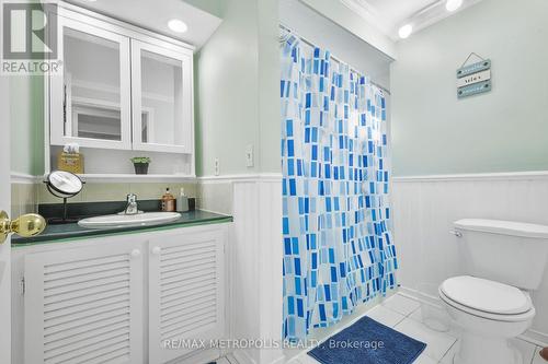 719 Knox Avenue, Hamilton, ON - Indoor Photo Showing Bathroom