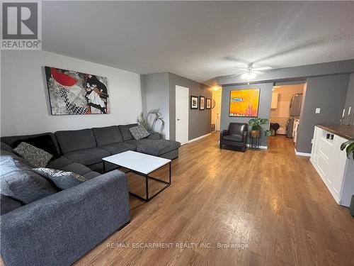 812 - 350 Quigley Road, Hamilton, ON - Indoor Photo Showing Living Room