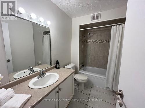 812 - 350 Quigley Road, Hamilton, ON - Indoor Photo Showing Bathroom