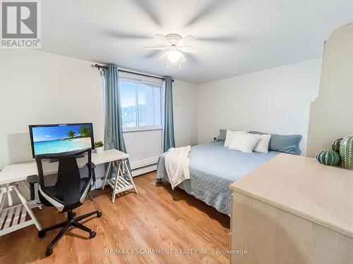 812 - 350 Quigley Road, Hamilton, ON - Indoor Photo Showing Bedroom