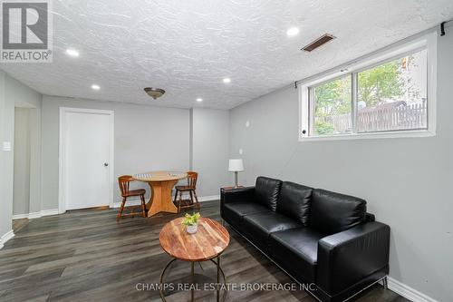 176 Westchester Drive, Kitchener, ON - Indoor Photo Showing Living Room