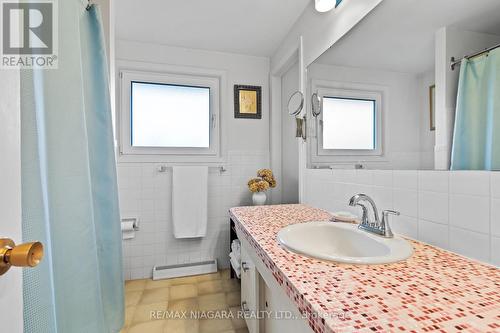 66 Prince Charles Drive, St. Catharines, ON - Indoor Photo Showing Bathroom